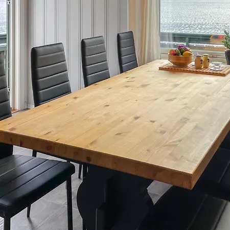 Apartment 3 Bedroom In Sandeid